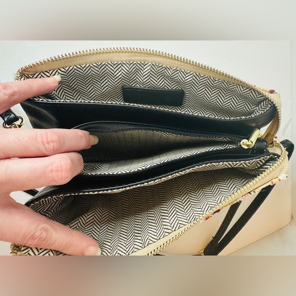 Jen & Co. Multi Stripe & Vegan Leather 5 Compartment Crossbody Purse - Picture 3 of 7